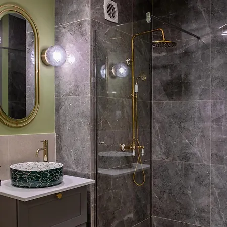 Views Of Palace Of The Parliament 3br Safari Design Apartamento