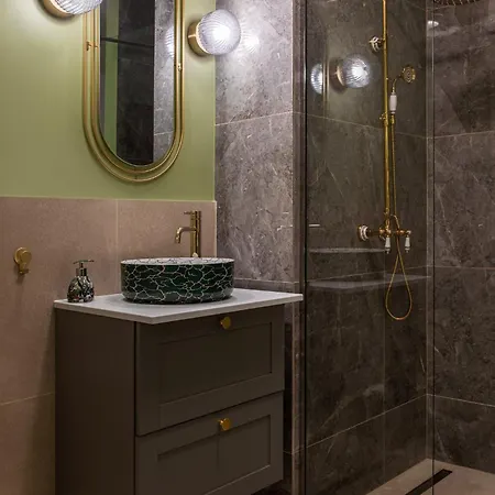 Views Of Palace Of The Parliament 3br Safari Design