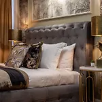 Views Of Palace Of The Parliament 3br Safari Design *