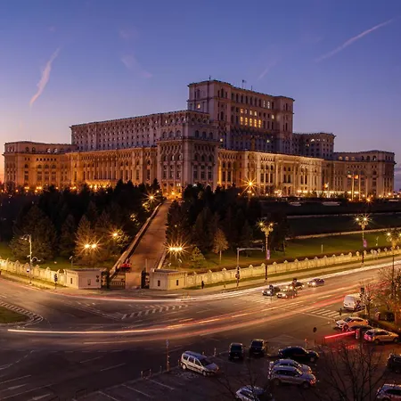 Views Of Palace Of The Parliament 3br Safari Design Appartamento Bucarest