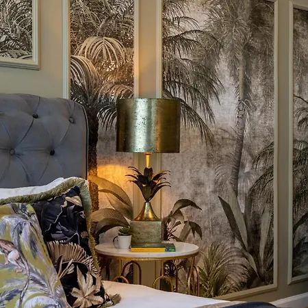 Views Of Palace Of The Parliament 3br Safari Design Bukareszt