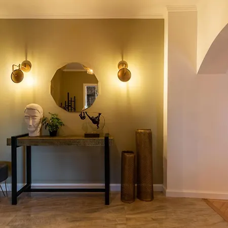 Appartement Views Of Palace Of The Parliament 3br Safari Design