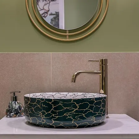 Appartement Views Of Palace Of The Parliament 3br Safari Design *