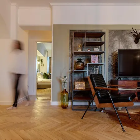 Appartement Views Of Palace Of The Parliament 3br Safari Design