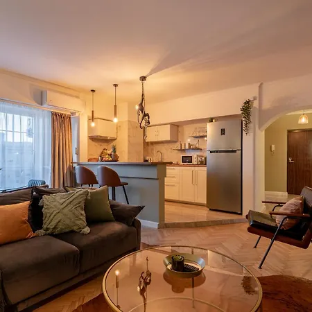 Views Of Palace Of The Parliament 3br Safari Design Appartement *