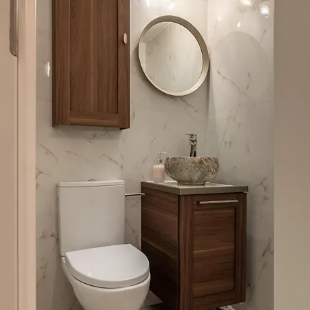 Views Of Palace Of The Parliament 3br Safari Design Apartament *