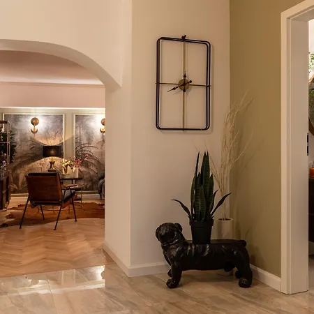 Views Of Palace Of The Parliament 3br Safari Design Bucarest