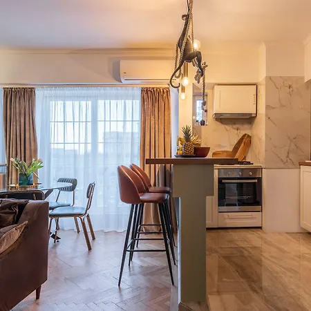 Views Of Palace Of The Parliament 3br Safari Design * Bucarest