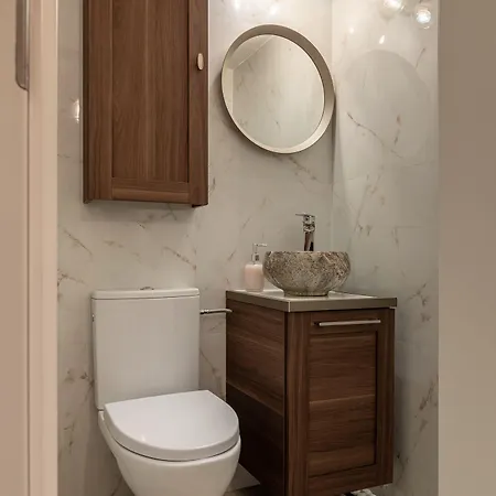 Views Of Palace Of The Parliament 3br Safari Design *