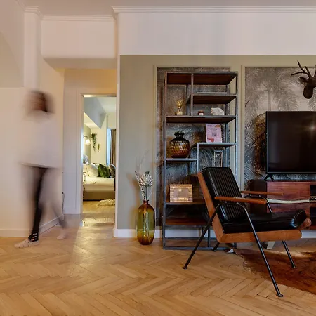 Views Of Palace Of The Parliament 3br Safari Design Appartement *