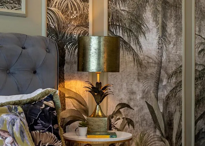 Views Of Palace Of The Parliament 3br Safari Design Бухарест