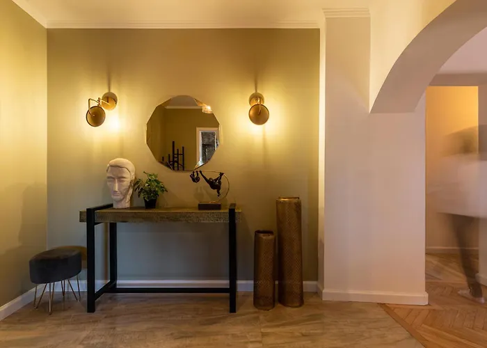 Apartman Views Of Palace Of The Parliament 3br Safari Design