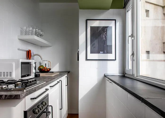 Views Of Palace Of The Parliament 3br Safari Design Апартаменти Бухарест