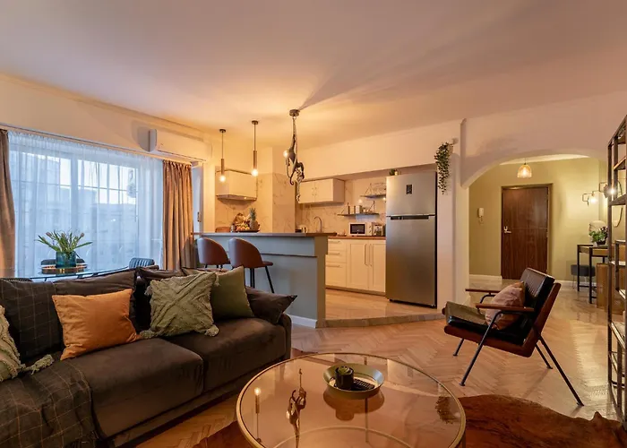 Views Of Palace Of The Parliament 3br Safari Design Lejlighed *