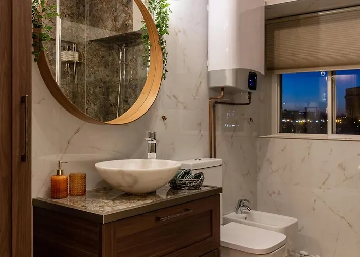 Views Of Palace Of The Parliament 3br Safari Design Apartman Bukarest