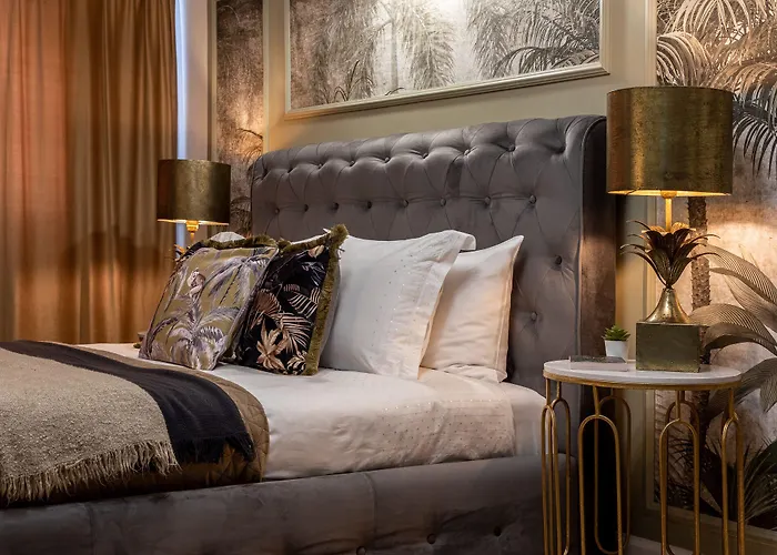 Views Of Palace Of The Parliament 3br Safari Design *