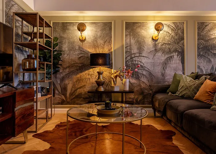 Views Of Palace Of The Parliament 3br Safari Design Bukarest