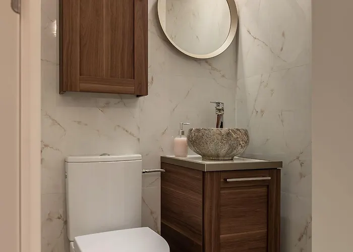 Views Of Palace Of The Parliament 3br Safari Design *