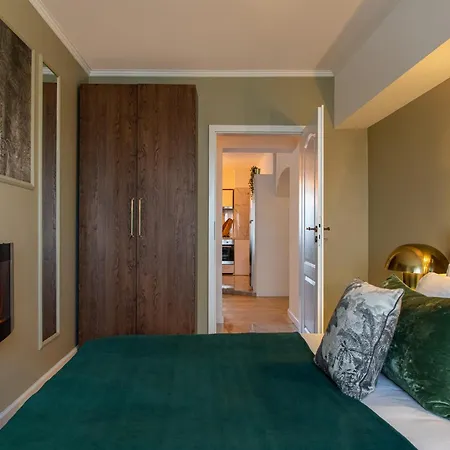 Views Of Palace Of The Parliament 3br Safari Design Apartment *