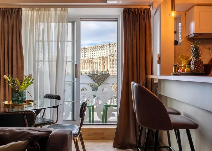 Views Of Palace Of The Parliament 3br Safari Design *