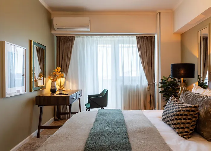 Views Of Palace Of The Parliament 3br Safari Design *